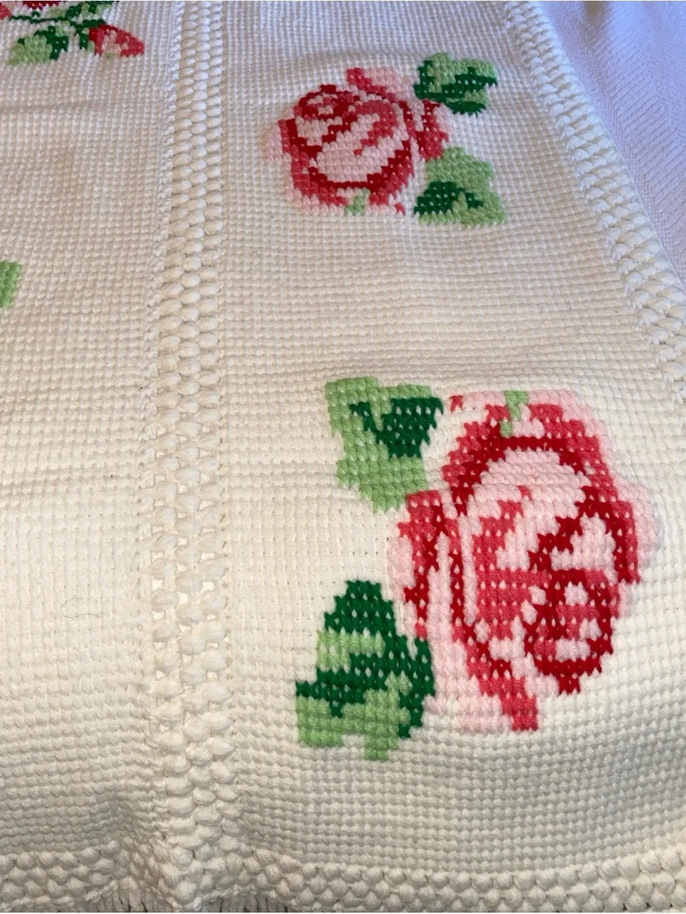 Hand crochet Afghan throw cottage rose Crosstitch cottage core 38“ x 80“ – B 12